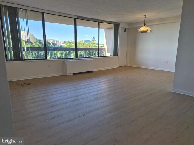 Building Photo - 3705 S George Mason Dr Unit 709S