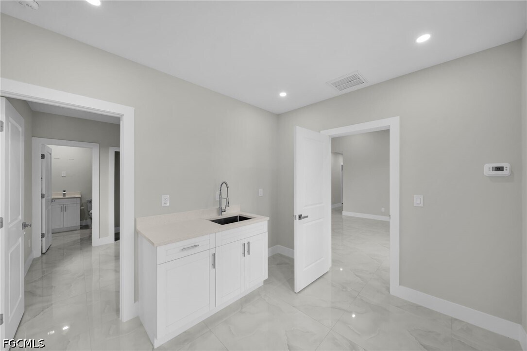 Photo - 462 Lampion Ave S