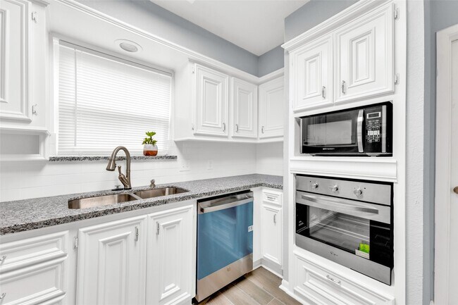 Photo - 10003 Windriver Dr