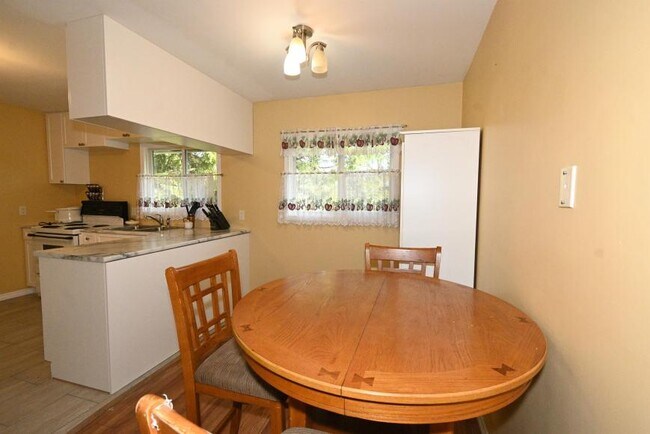 Photo - 2 bedroom in Kitimat BC V8C 1G8