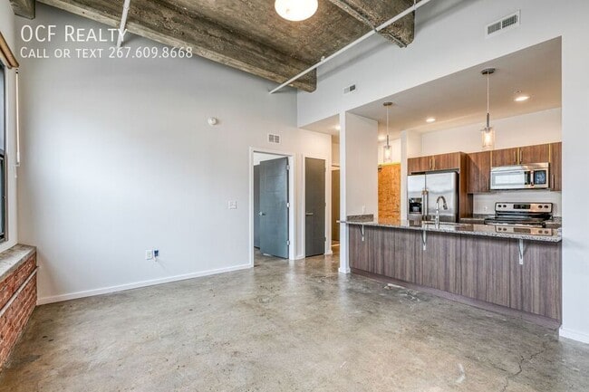 Building Photo - 4800 Brown St Unit 304