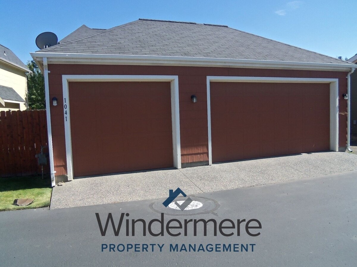 Photo - 1041 SE Creekside Dr