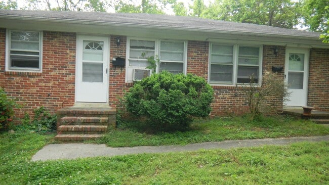 Building Photo - 107A Stinson St Ext