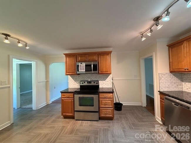Photo - 637 Hartness Rd
