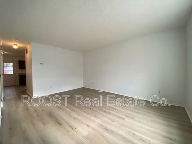 Photo - 6972-6996 Joesph Steet