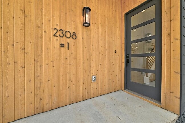 Photo - 2308 Maxwell Ln