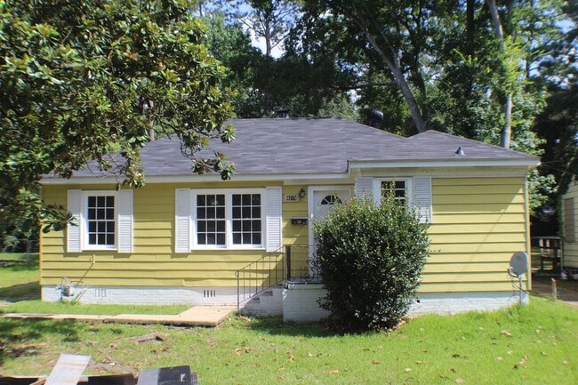 Building Photo - Your Cottage Awaits! Rental
