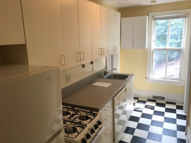 Photo - 533 W Doty St Unit #3