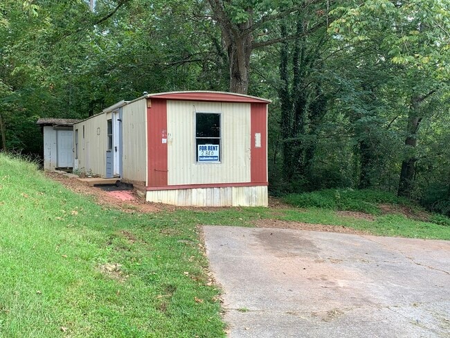 Building Photo - 6696 Skyview Dr SE