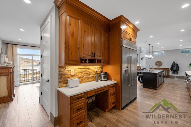 332 Lake View Dr