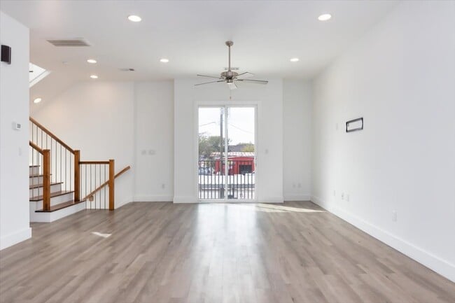 Photo - 645 W 16th St