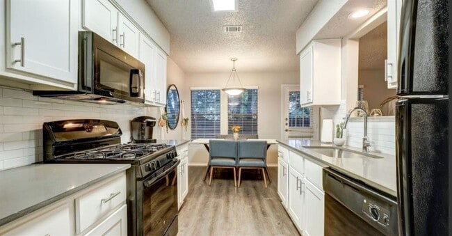 Photo - 1338 Christopher Ave