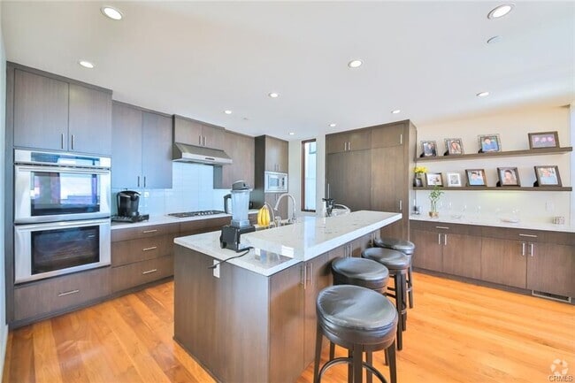 Building Photo - 104 Manhattan Ave Rental