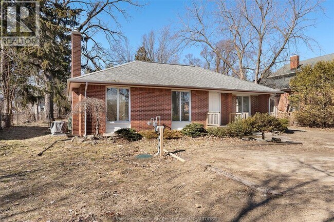 Photo - 132 Division St N