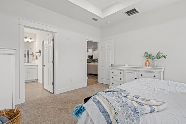 Photo - 1007 W 10th Ct