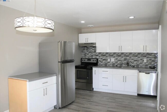 Building Photo - 3815 Harrison St Unit 103 Rental