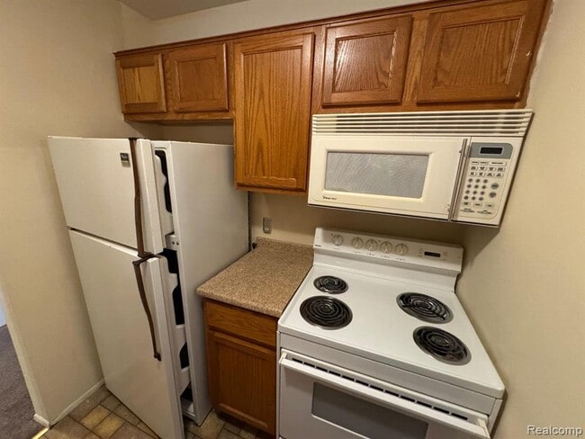 Photo - 587 E Fox Hills Dr