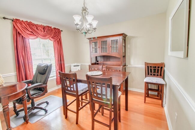 Photo - 2120 Falkner Rd