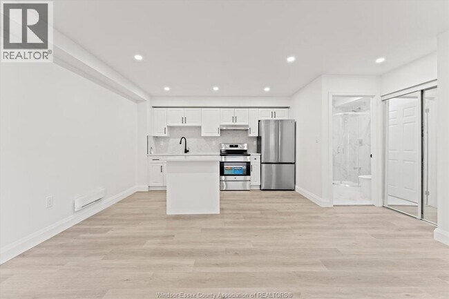 Photo - 702 Pierre Ave