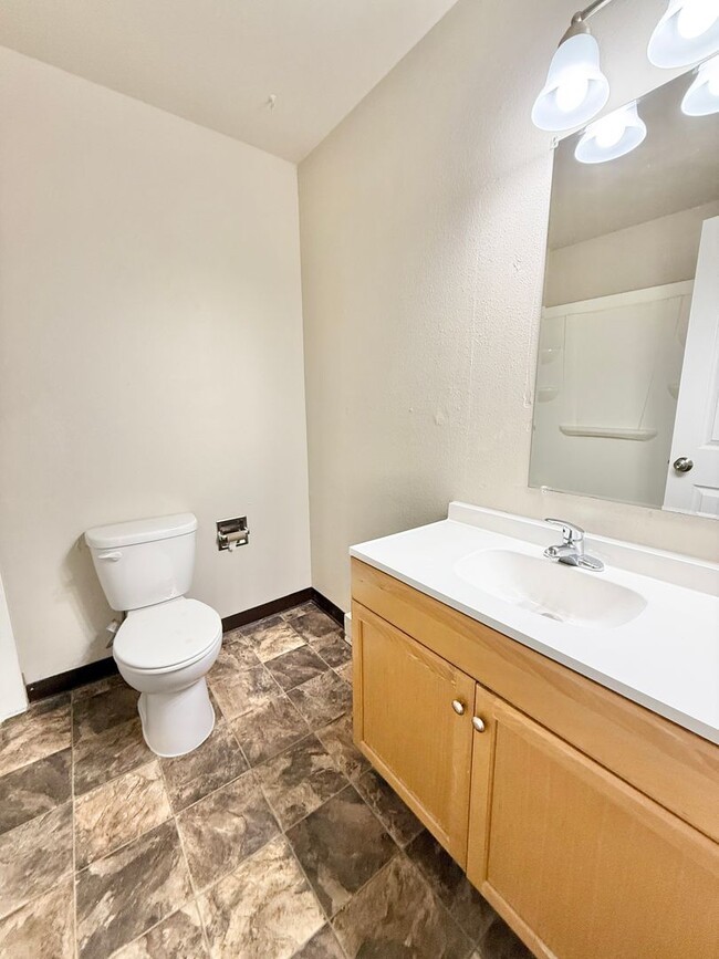 Photo - 49 Royal Crest Dr Unit B