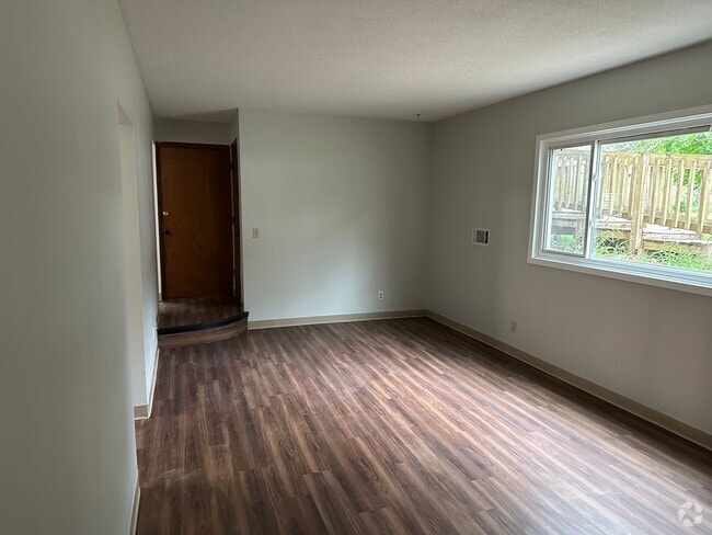 Building Photo - 1 bedroom 1 Bathroom Lower of Level Duplex... Rental