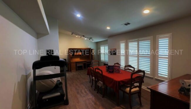 Building Photo - Fully Furnished Home with Pool – Prime Location in Visalia, CA