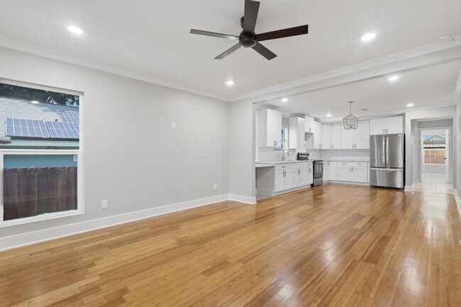 Photo - 105 Opal Ct