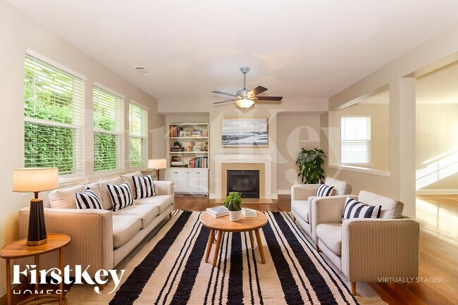 Photo - 422 Howell Crossing