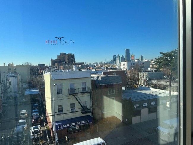 Photo - 45-11 Broadway