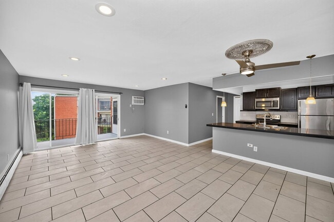 Building Photo - 5458 Beechmont Ave Unit 212