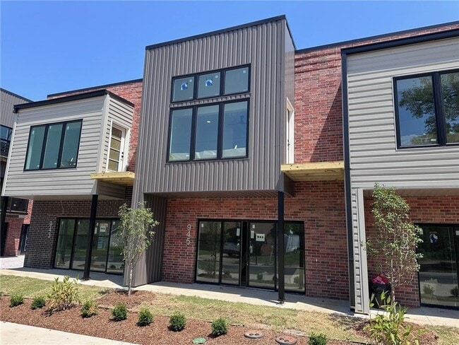 Photo - 945 SE 10th St Townhome