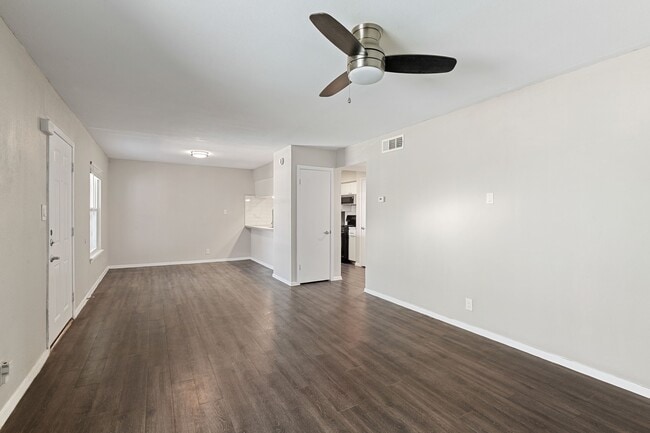 Photo - 5005 Manor Rd Unit 105