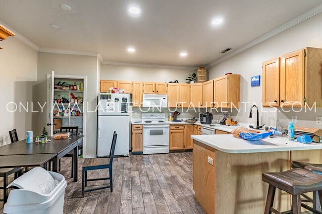 Building Photo - 331 Belmont Pl