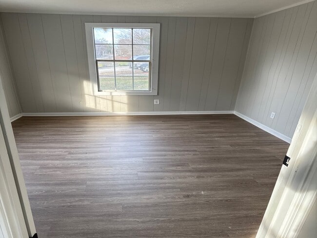 Photo - 602 Windrow Rd