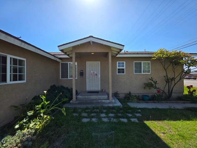 Building Photo - Newly Remodeled 3-Bedroom, 2-Bathroom Home for Rent – Fullerton