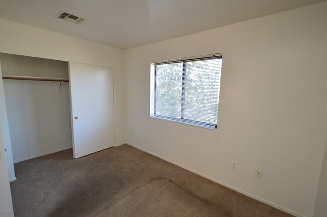 4327 E Bellevue St