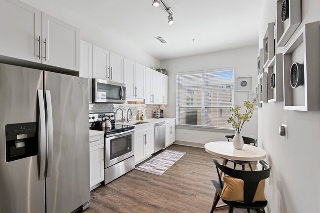 Building Photo - Lincoln at Dilworth