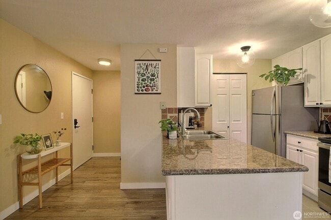 Photo - 3715 S 182nd St Unidad B-108