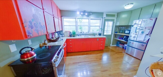 Building Photo - 3D Tour Available - Fenced-in Yard + Attac... Rental
