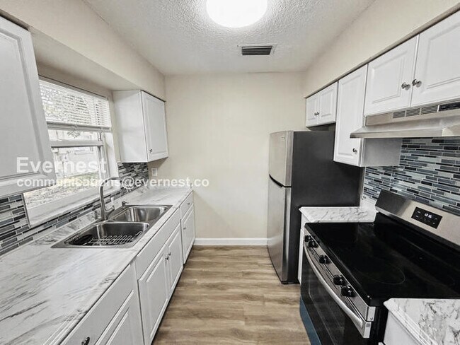Photo - 2 Bed/1 Bath Townhome with Off-Street Parking / Pet-Friendly / Available Now!