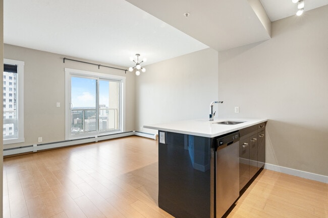Photo - 10410-10102 102 Ave NW