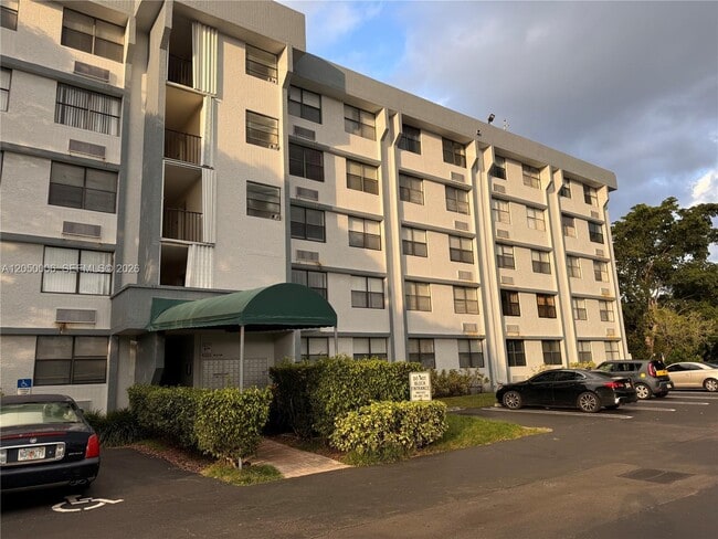 Building Photo - 2501 Riverside Dr Unit 503-A