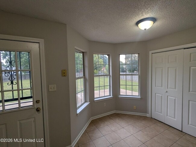 Photo - 2872 Waverly Dr