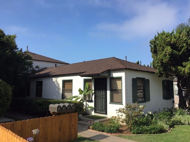 Building Photo - Super Cute 1 Bedroom "Pacific Beach" Garden Apartment - Available AUGUST 10th Unit 1043