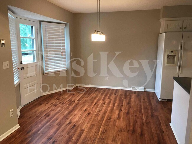 Photo - 804 NE Karapat Dr