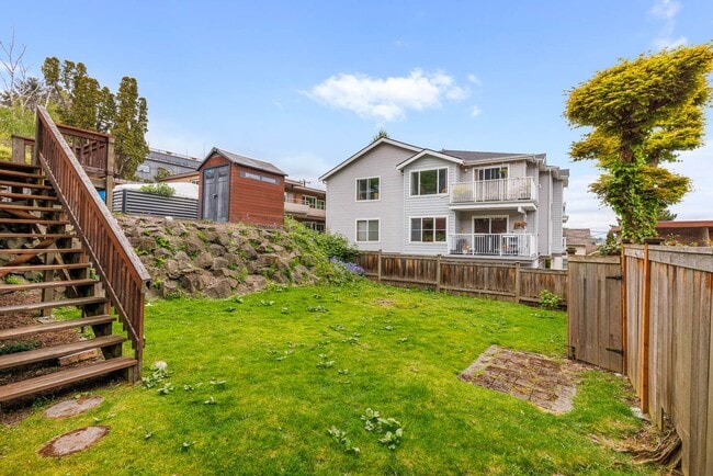 Photo - 2114 Dexter Ave N