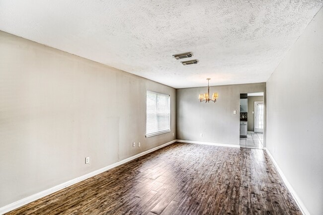Photo - 518 Foxglove Dr