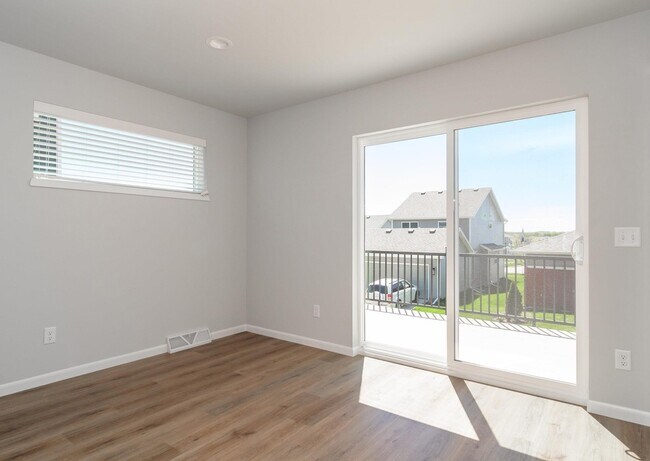 Photo - 3 Bedroom Townhouse with Private Garage