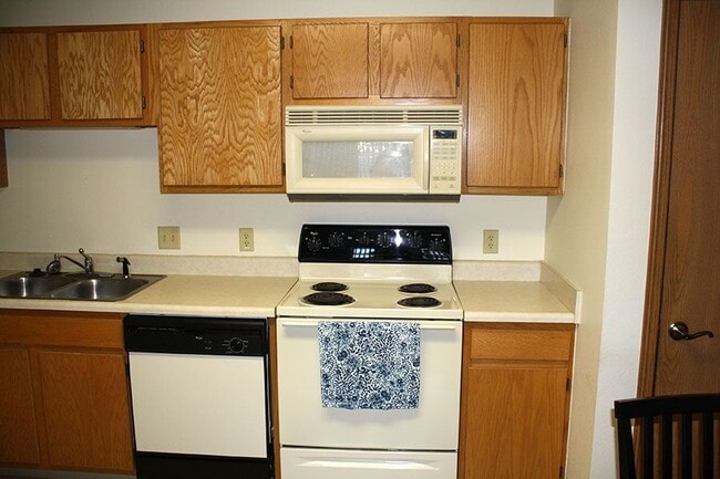 Meadow Lake of Clear Lake Apartments
