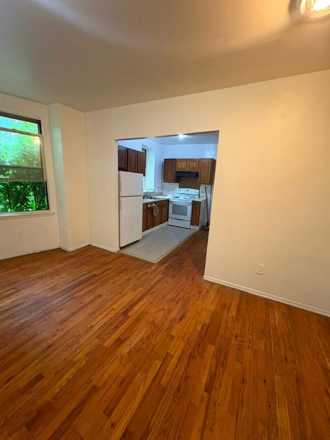 Photo - 10 Mooney Pl Unit 1NR